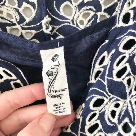 Floreat - Anthropologie Navy and Cream Lace Cotton Blouse - Size XS - Picture 7 of 9